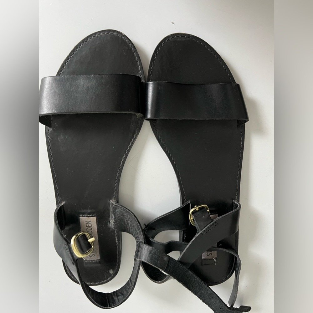 STEVE MADDEN Black Leather Sandals